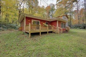 House (3 Bedrooms) | Front of property - Creekside Newland Cabin ~ 7 Mi to Linville Falls (Newland)
