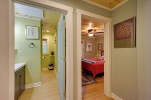 House (3 Bedrooms) | Interior - Creekside Newland Cabin ~ 7 Mi to Linville Falls (Newland)