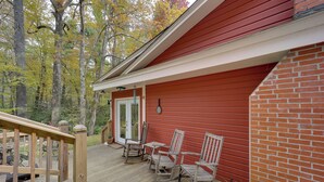 A wooden deck with rocking chairs and a brick wall. - Ski & Hike! Creekside Cabin 7 Mi to Linville Falls (Newland)