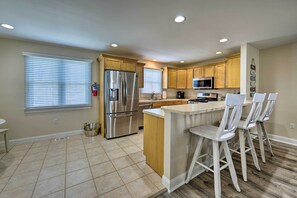 Apartment (3 Bedrooms) | Interior - Retreat w/ BBQ + Balcony: 1 Block to Boardwalk! (Wildwood)