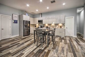 Apartment (1 Bedroom) | Interior - Luxe, Modern Houston Apt - 1 Mile to The Galleria! (Houston)