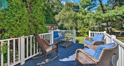 Ideal Narragansett Location w/ Furnished Deck!