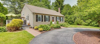 Ideal Narragansett Location w/ Furnished Deck!