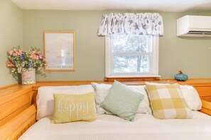 Interior - Ideal Narragansett Location w/ Furnished Deck! (Narragansett)