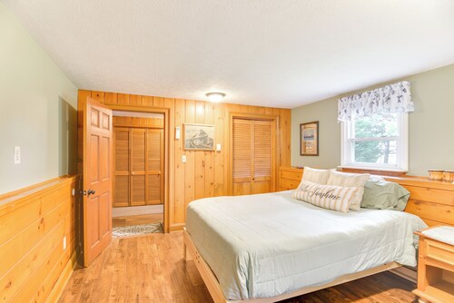 Ideal Narragansett Location w/ Furnished Deck!