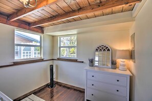 House (2 Bedrooms) | Interior - Waterfront Matlacha Island Cottage w/ Dock! (Matlacha)