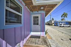 House (2 Bedrooms) | Interior - Waterfront Matlacha Island Cottage w/ Dock! (Matlacha)