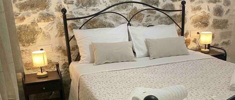 1 Schlafzimmer, Zimmersafe, Schreibtisch, Bügeleisen/Bügelbrett