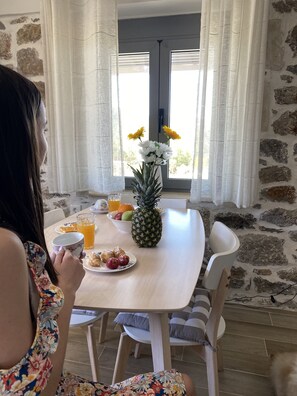 Dining - Villa Harmony
(Kria Vrisi)