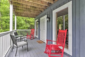 House (2 Bedrooms) | Interior - 'hillside Happiness' Cabin: 9 Mi to Pigeon Forge! (Sevierville)