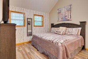 House (2 Bedrooms) | Interior - 'hillside Happiness' Cabin: 9 Mi to Pigeon Forge! (Sevierville)