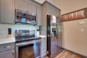 House (2 Bedrooms) | Interior - 'hillside Happiness' Cabin: 9 Mi to Pigeon Forge! (Sevierville)