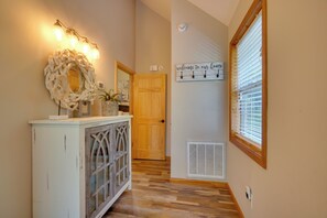 House (2 Bedrooms) | Interior - 'hillside Happiness' Cabin: 9 Mi to Pigeon Forge! (Sevierville)