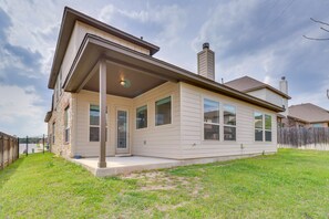 Exterior - Chic Cedar Park Family Home - Pets Welcome! (Cedar Park)