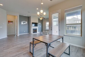 Interior - Chic Cedar Park Family Home - Pets Welcome! (Cedar Park)