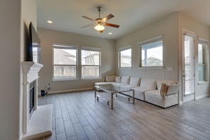 TV - Chic Cedar Park Family Home - Pets Welcome! (Cedar Park)