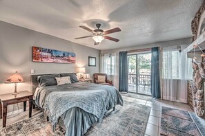 Laptop workspace, iron/ironing board, free cots/infant beds, bed sheets - Cozy Ruidoso Studio - 16 Miles to Ski Apache! (Ruidoso)