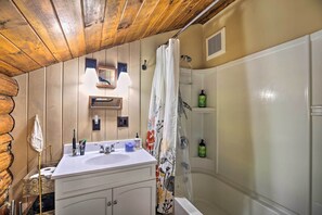 House (2 Bedrooms) | Interior - Cambridge Cabin < 2 Mi to Smugglers' Notch! (Jeffersonville)