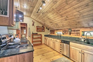 House (2 Bedrooms) | Interior