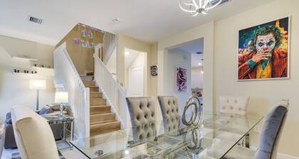 Miami Vacation Rental: Fenced-in Yard w/ Graffiti!