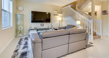 Miami Vacation Rental: Fenced-in Yard w/ Graffiti!