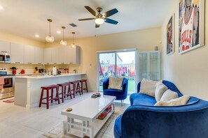 Mikrobølgeovn, ovn, kokeplater og oppvaskmaskin