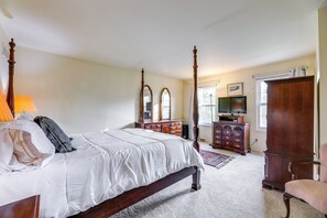 Interior - Family-friendly West Chester Twp Home w/ Pool! (West Chester)