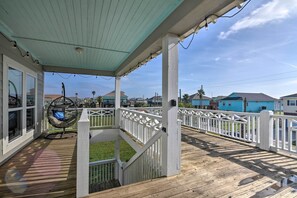 House (3 Bedrooms) | Interior - Steps to Beach: Bolivar Peninsula Home w/ Views! (Port Bolivar)