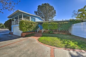 Interior - Walk to La Jolla Beach: Expansive 2-home Escape! (La Jolla)