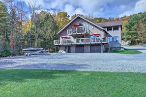 Apartment (2 Bedrooms) | Interior - Lakefront Bolton Retreat w/ Balcony + Views! (Bolton Landing)