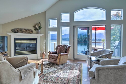 Lakefront Bolton Retreat w/ Balcony + Views!