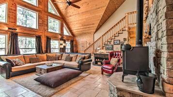 House (5 Bedrooms) | Interior