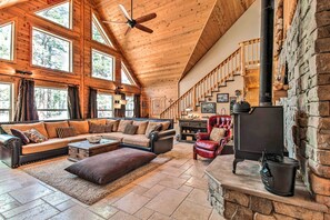 House (5 Bedrooms) | Interior