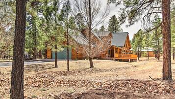 House (5 Bedrooms) | Interior