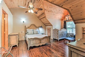 House (5 Bedrooms) | Interior