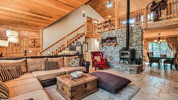 House (5 Bedrooms) | Interior