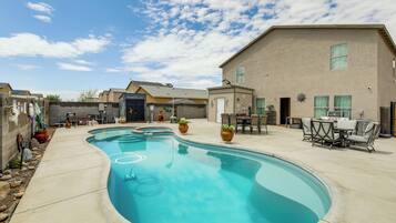 House (5 Bedrooms) | Interior