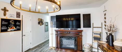 House (5 Bedrooms) | Interior