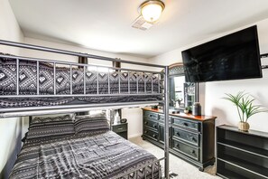 House (5 Bedrooms) | Interior