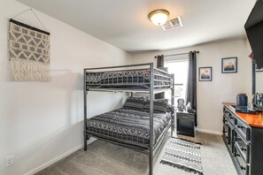 House (5 Bedrooms) | Interior