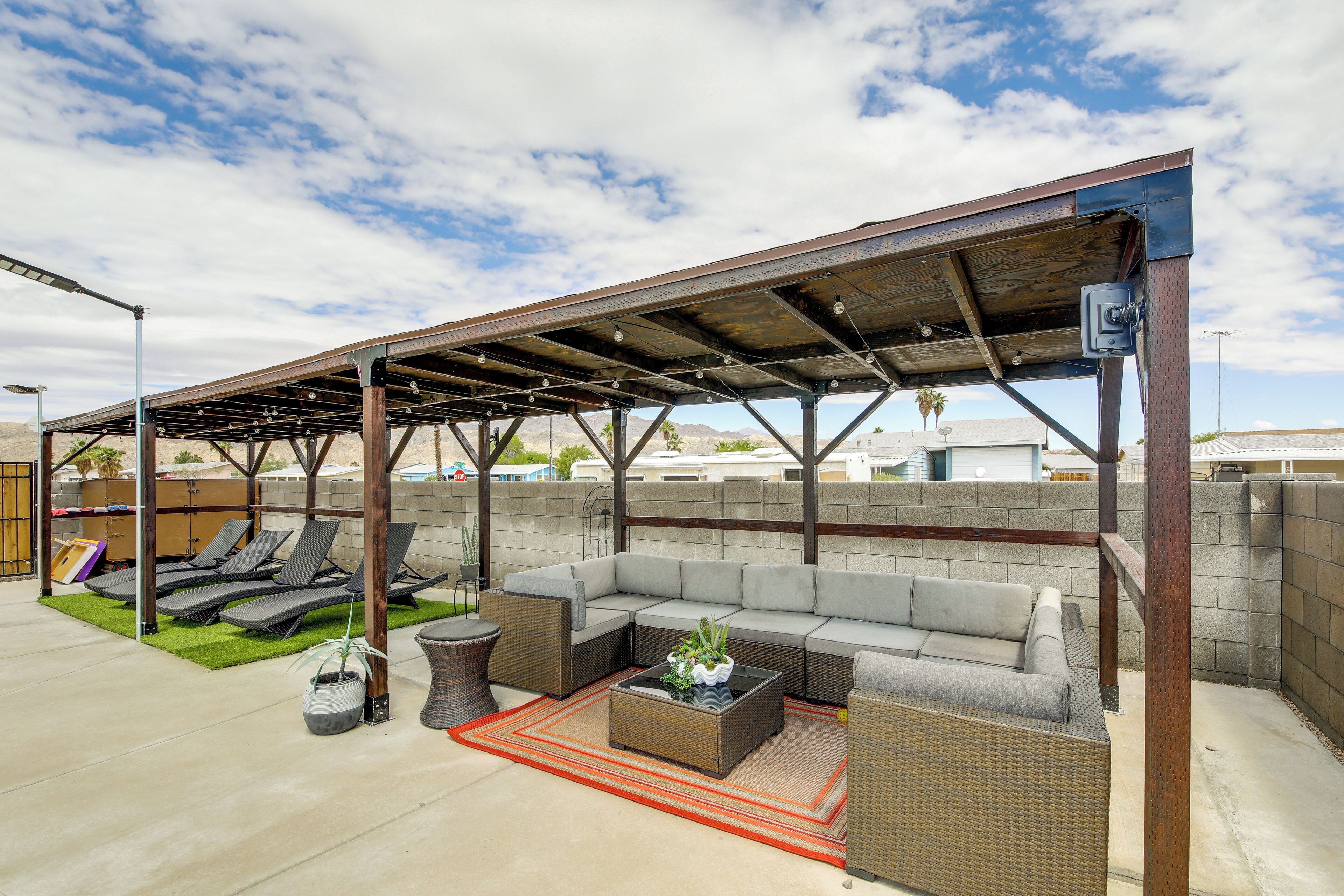 House (5 Bedrooms) | Interior