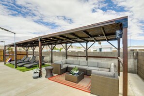 House (5 Bedrooms) | Interior