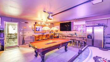 House (5 Bedrooms) | Interior