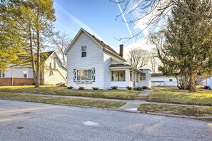 Exterior - Charming Farmhouse < 1/2 Mile to AU Campus! (Anderson)