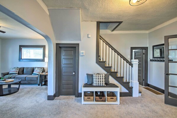 Interior - Charming Farmhouse < 1/2 Mile to AU Campus! (Anderson)