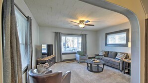 Unclassified image, 4 of 33, button - Charming Farmhouse < 1/2 Mile to AU Campus! (Anderson)