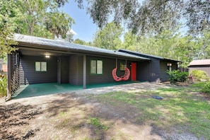 Interior - Riverfront Cottage in Homosassa: 'chateau Relaxo' (Homosassa)
