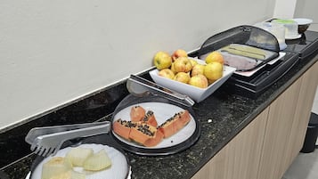 包每日自助早餐