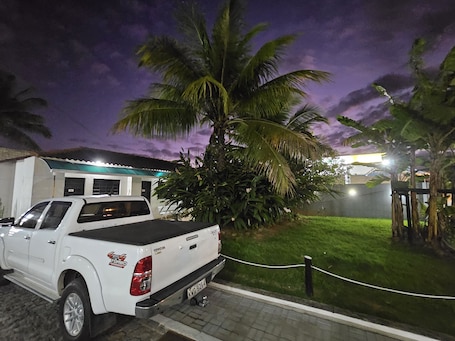 Free self parking. HOTEL INDIANO