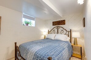 3 bedrooms, iron/ironing board, free cots/infant beds, bed sheets